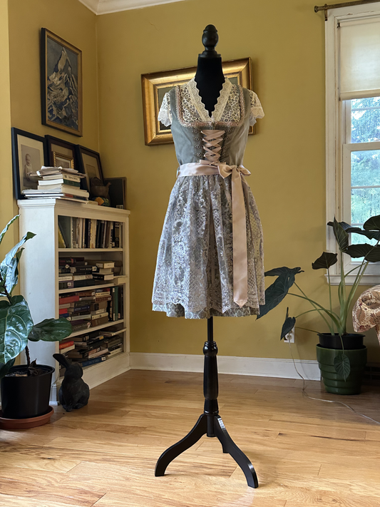 Wiesnwuid "Loredana" Dirndl Nude Pink on Silver