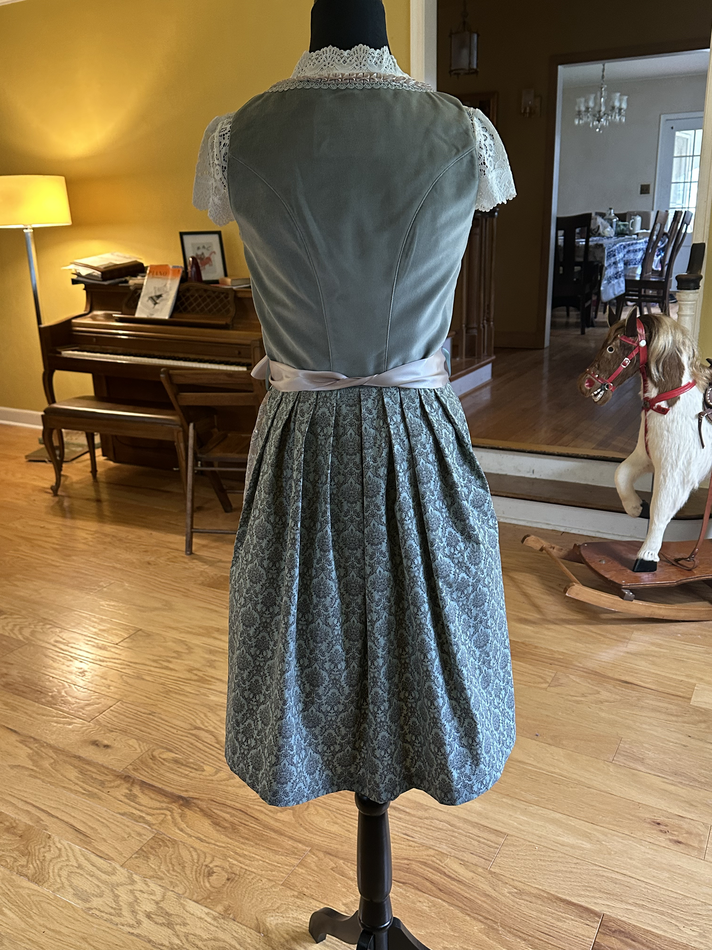 Wiesnwuid "Loredana" Dirndl Nude Pink on Silver