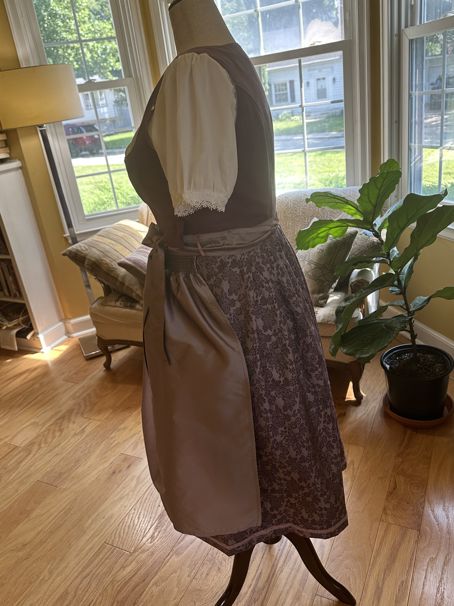 Heimatgwand "Lucy" Dirndl in Berry/Mauve